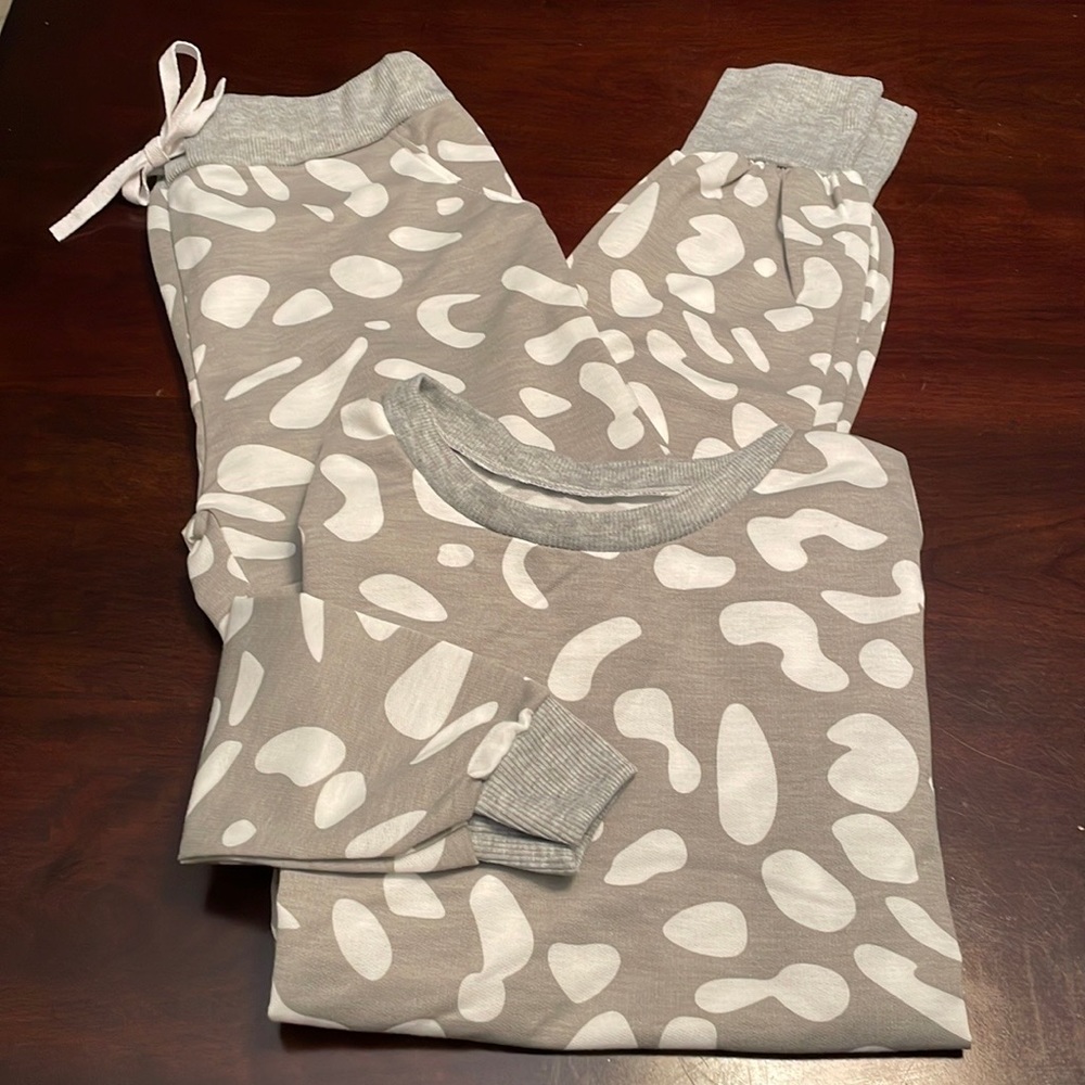 Soft and Cozy Lounge Set. Small. NWOT